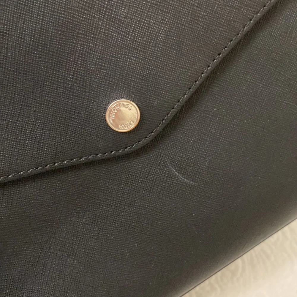 Michael Kors - Saffiano Leather Structured Tote - Picture 17 of 17